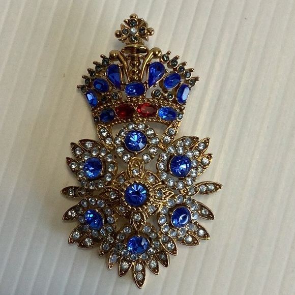 JOAN RIVERS Vintage Royal Monarch Maltese Cross Gold Blue Red Brooch Signed - Picture 6 of 15